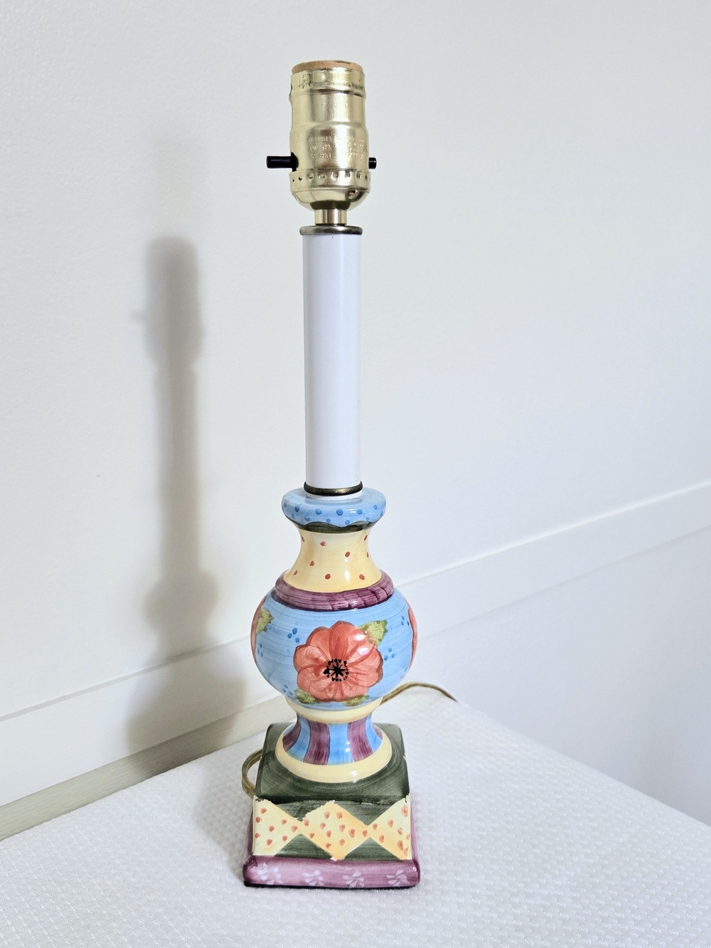 Linens & Things Table Lamp Handpainted Ceramic Pottery Colorful 14.5"  Works - Picture 5 of 9